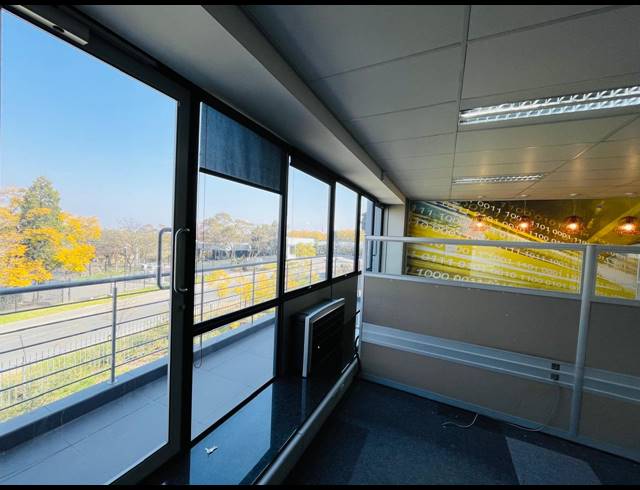 1,663M² OFFICE FOR SALE IN HALFWAY HOUSE